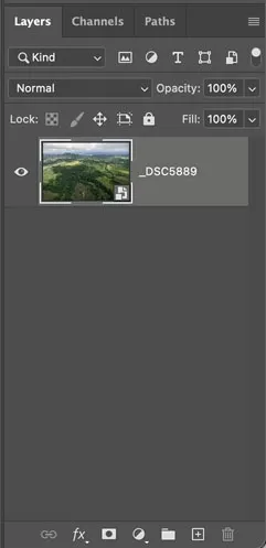 Ebenen-Panel in Photoshop zeigt ein Smart-Objekt für nicht-destruktive Bearbeitung