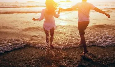 Ein charmantes Hotelzimmer mit Blick auf die norddeutsche Landschaft, ideal für einen romantischen Aufenthalt.