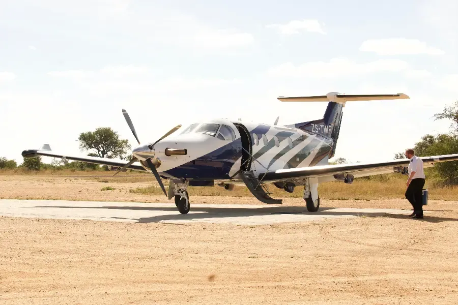 Ein Charterflug in Afrika | Go2African Leandro Rodrigues