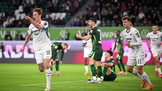 Ein dynamisches Fußballspiel der Bundesliga zwischen Hoffenheim und Wolfsburg