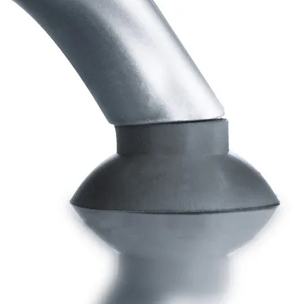 Ein GRAEF H9 Allesschneider, der auf einer Arbeitsplatte steht und geschnittenes Brot daneben zeigt.