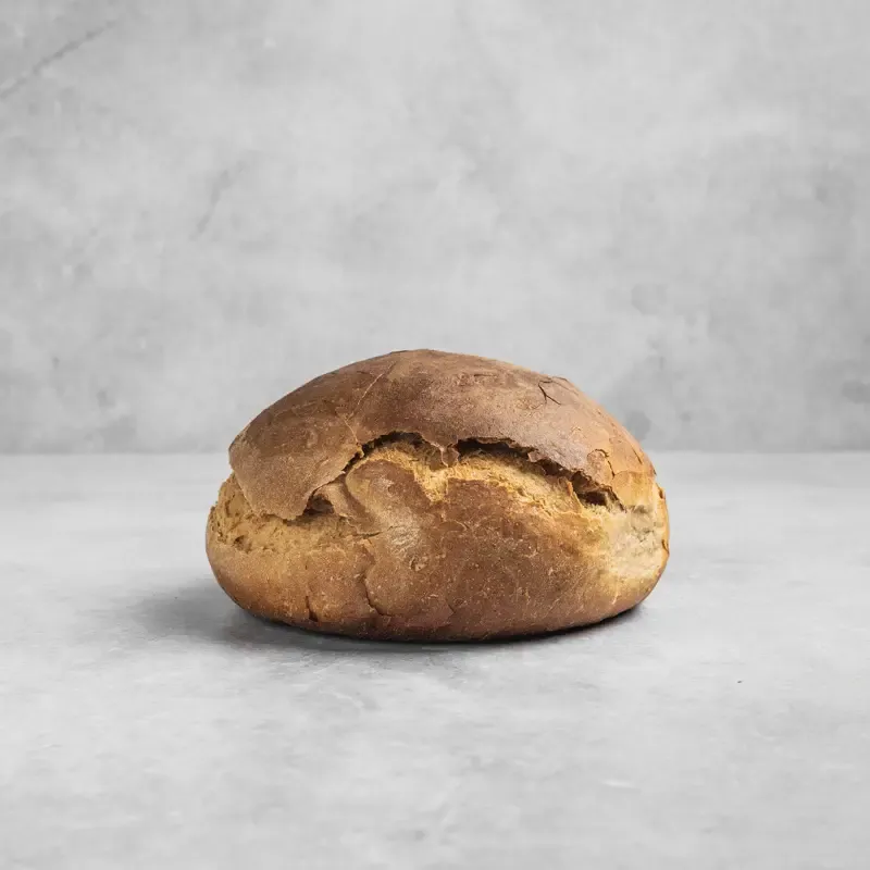 Ein knuspriges Holzofenbrot, frisch aus dem Ofen