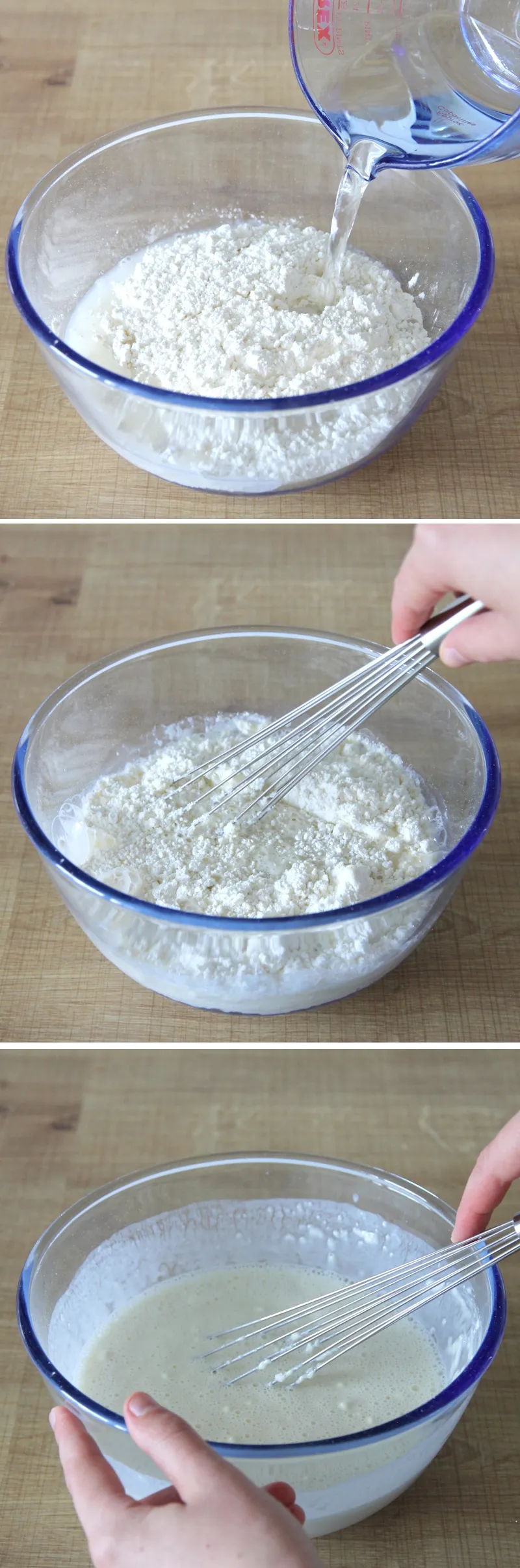Ein Koch rührt in einer Schüssel eiskaltes Wasser mit Mehl, Kartoffelstärke, Backpulver und Salz zu einem groben Tempura-Teig an.