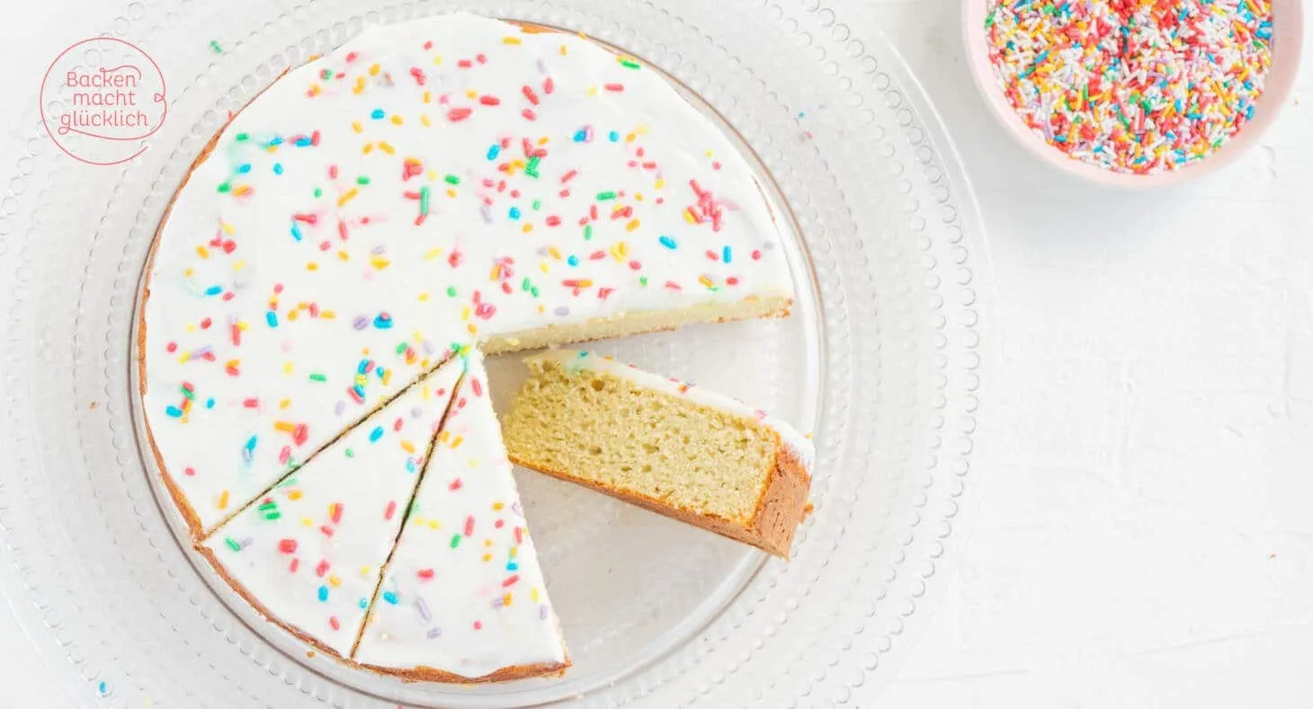 Ein köstlicher kalorienarmer Vanille-Proteinkuchen, perfekt für eine bewusste Geburtstagsfeier