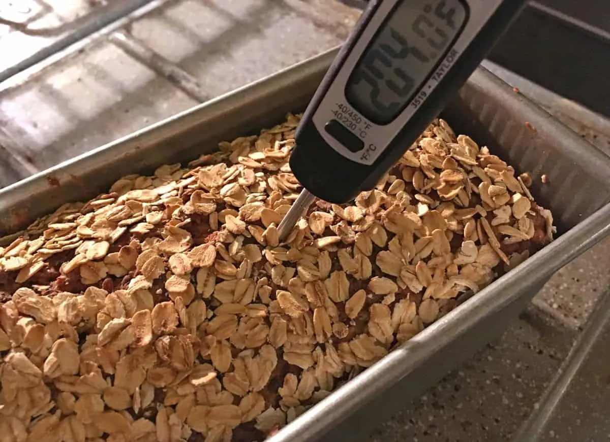 Ein perfekt gebackenes Wolkenbrot direkt aus dem Ofen