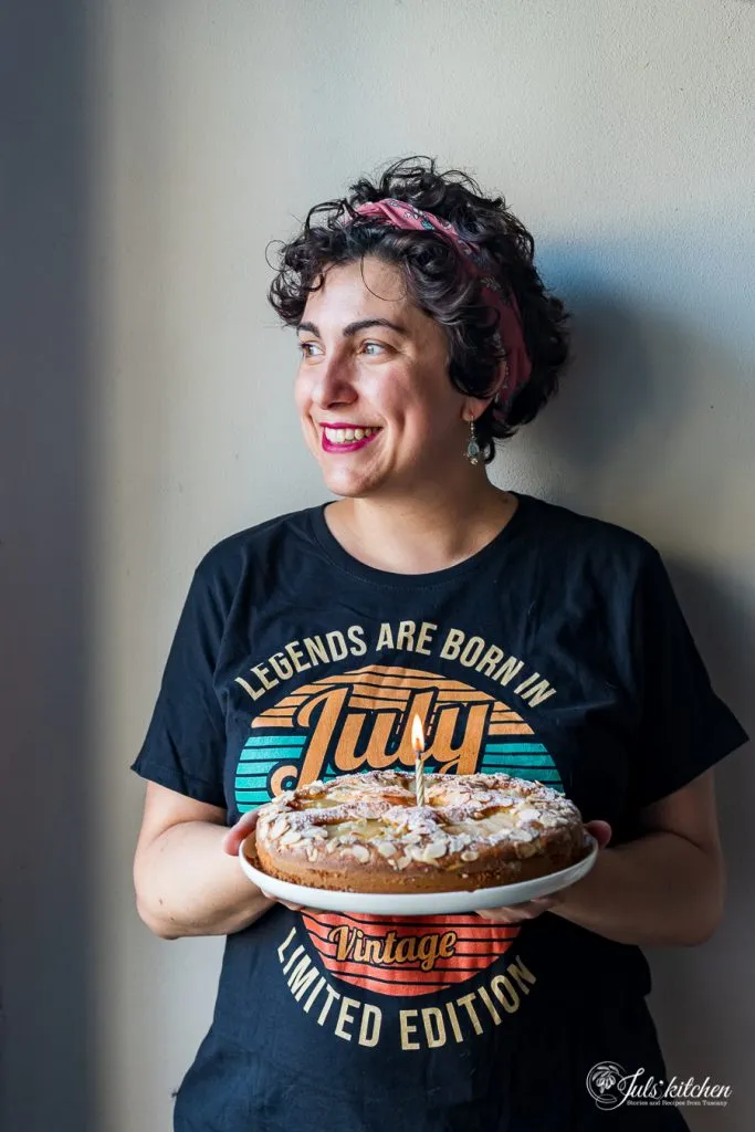 Ein rustikaler Birnen-Mandel-Kuchen, perfekt für besondere Anlässe.