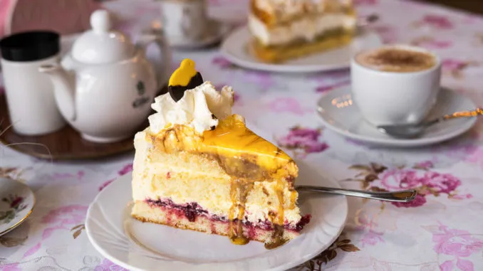 Ein traditionelles Landcafé mit gemütlichem Ambiente und viel Charakter