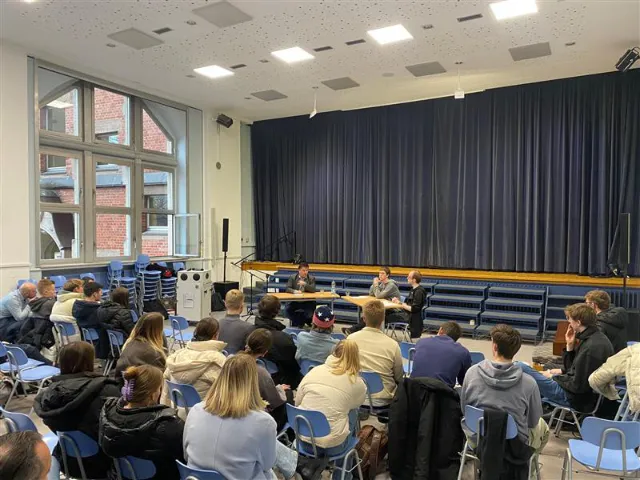 Ein weiterer Blick auf das interessierte Publikum während der Expertenbefragung in der Engelsburg.