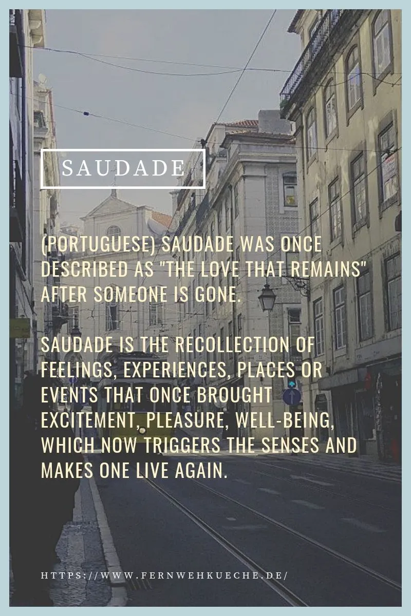 Eine belebte Straße in Lissabon, die die Atmosphäre von Saudade einfängt