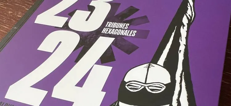 Eine beleuchtete Fußballarena bei Nacht, die die beeindruckende Architektur und die Atmosphäre der Spielstätten in Deutschland einfängt