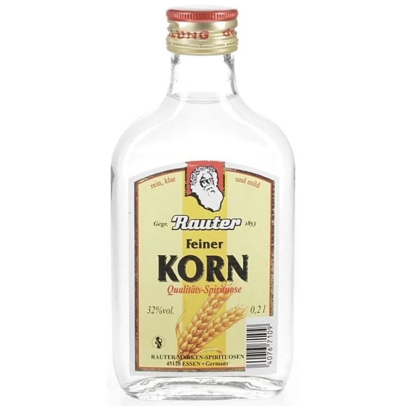 Eine Flasche RAUTER feiner Korn 32% mit einem klaren und schlichten Etikett, das die Reinheit des Korns betont.