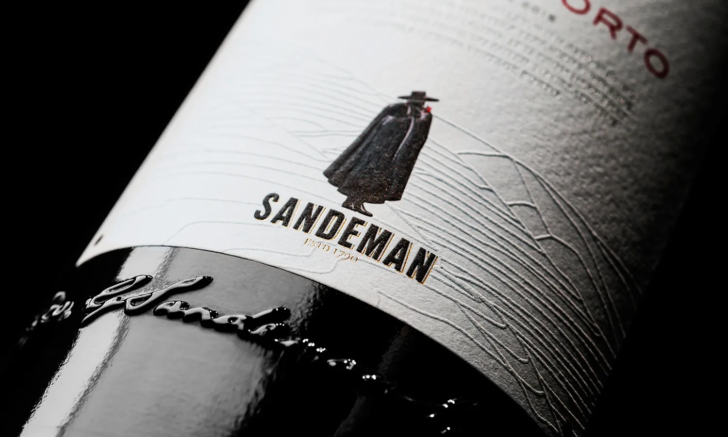 Eine Flasche Sandeman Vintage Port 2000, ein klassischer Vertreter exzellenter Portweine