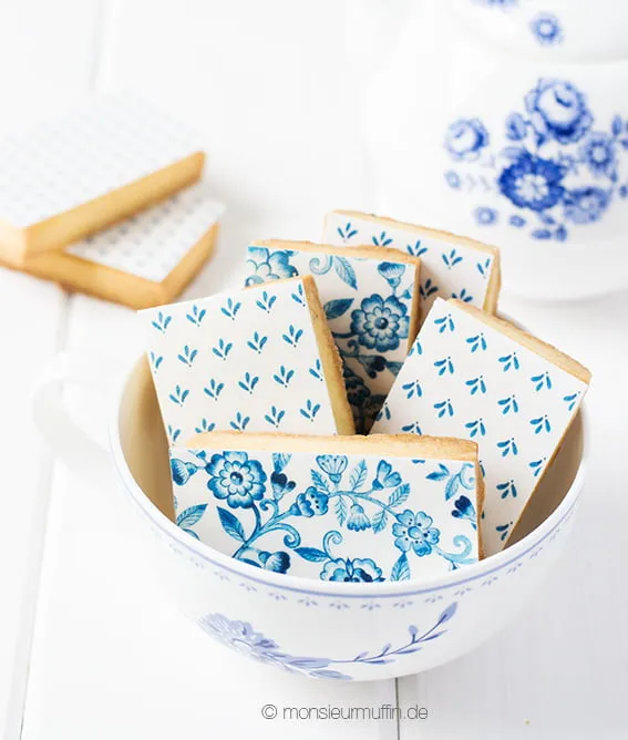 Eine Handvoll Ingwerkekse, appetitlich angerichtet und bereit zum Verzehr