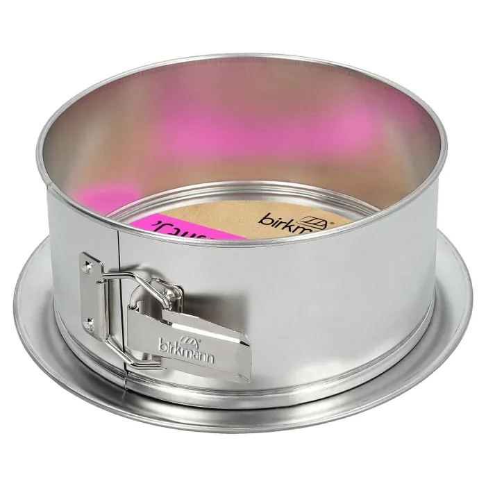 Eine hochwertige Springform 20 cm aus Zinnblech, bereit für den nächsten Backvorgang