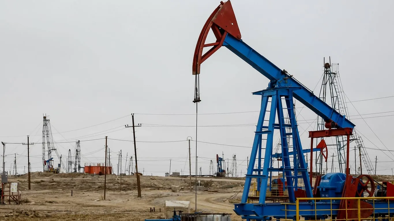 Eine Ölförderanlage in Aserbaidschan: Geopolitische Ereignisse können kurzfristige Ölpreisanstiege verursachen.