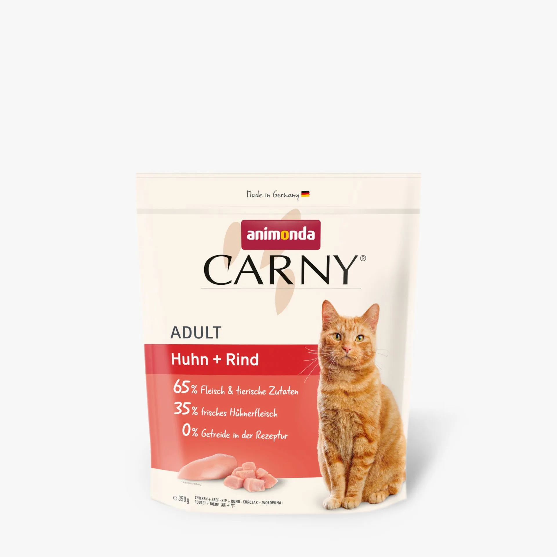 Eine Packung getreidefreies Trockenfutter für ausgewachsene Katzen mit Huhn und Rind.