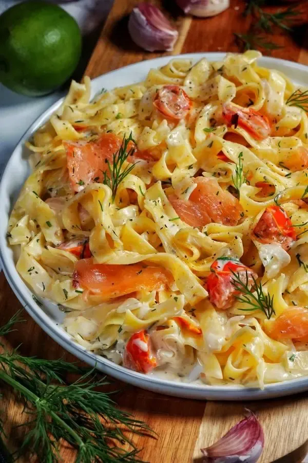 Einfaches Rezept für Nudeln mit Räucherlachs und Frischkäse