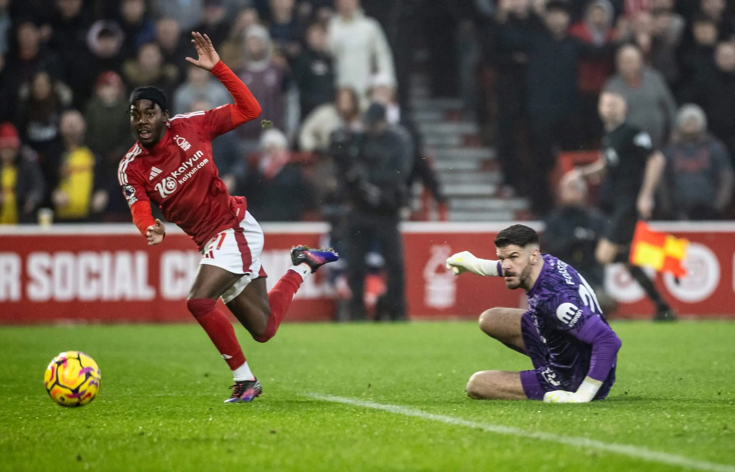 Elanga erzielt den Führungstreffer für Nottingham Forest gegen Tottenham