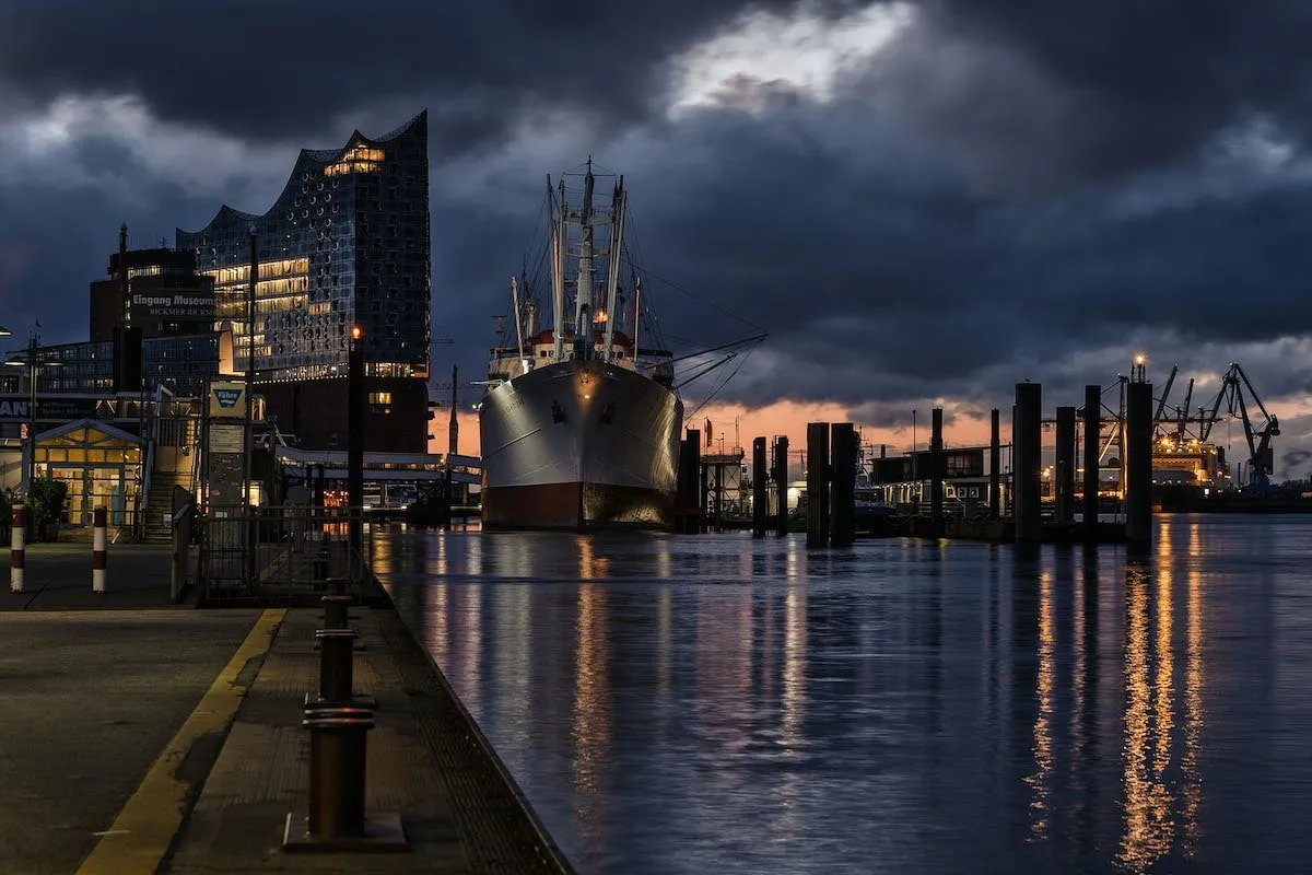 Elbphilharmonie bei Sonnenaufgang