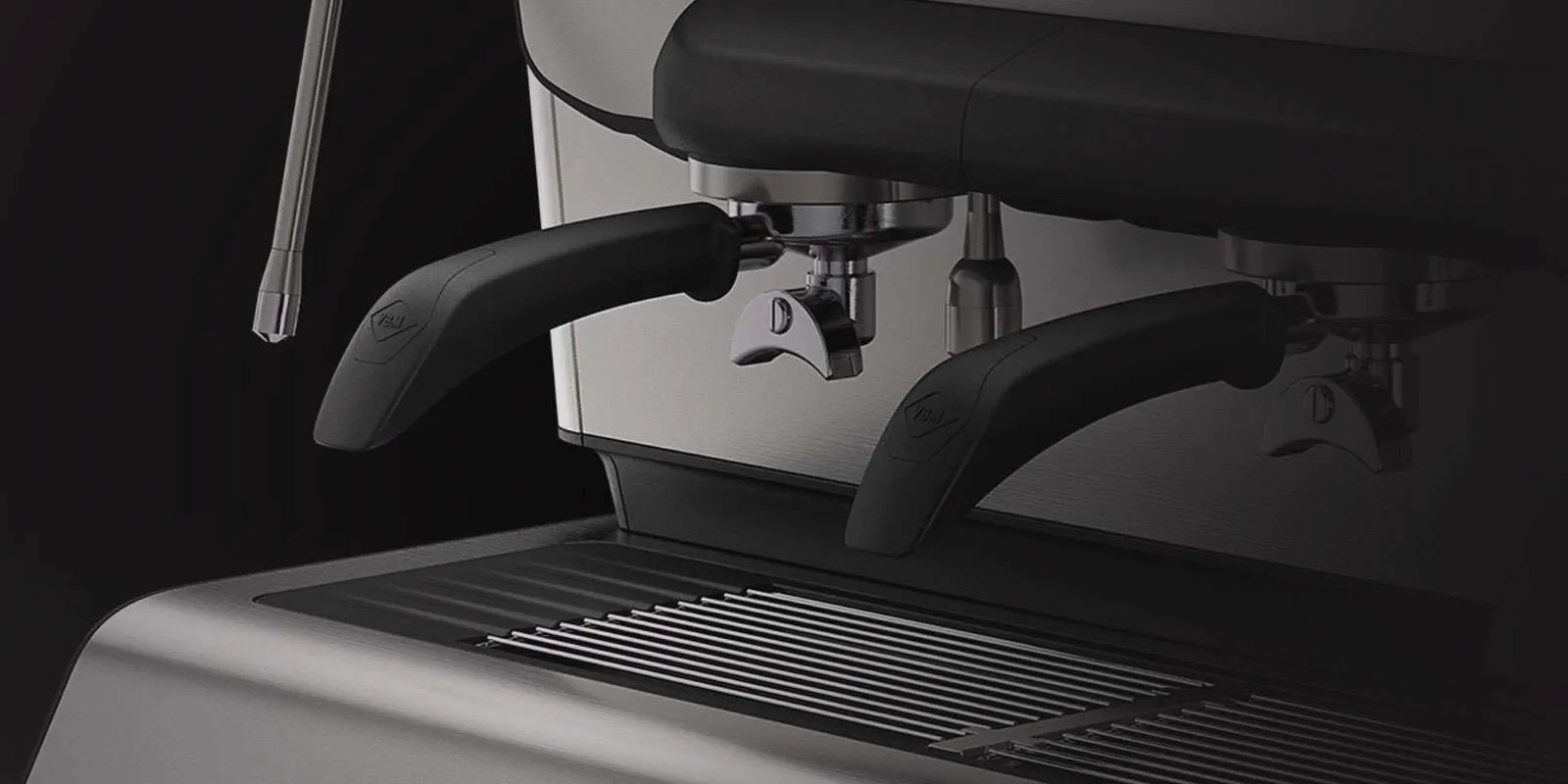 Elegant design einer Zweikreiser Siebträgermaschine mit Dampf und Espressozubereitung