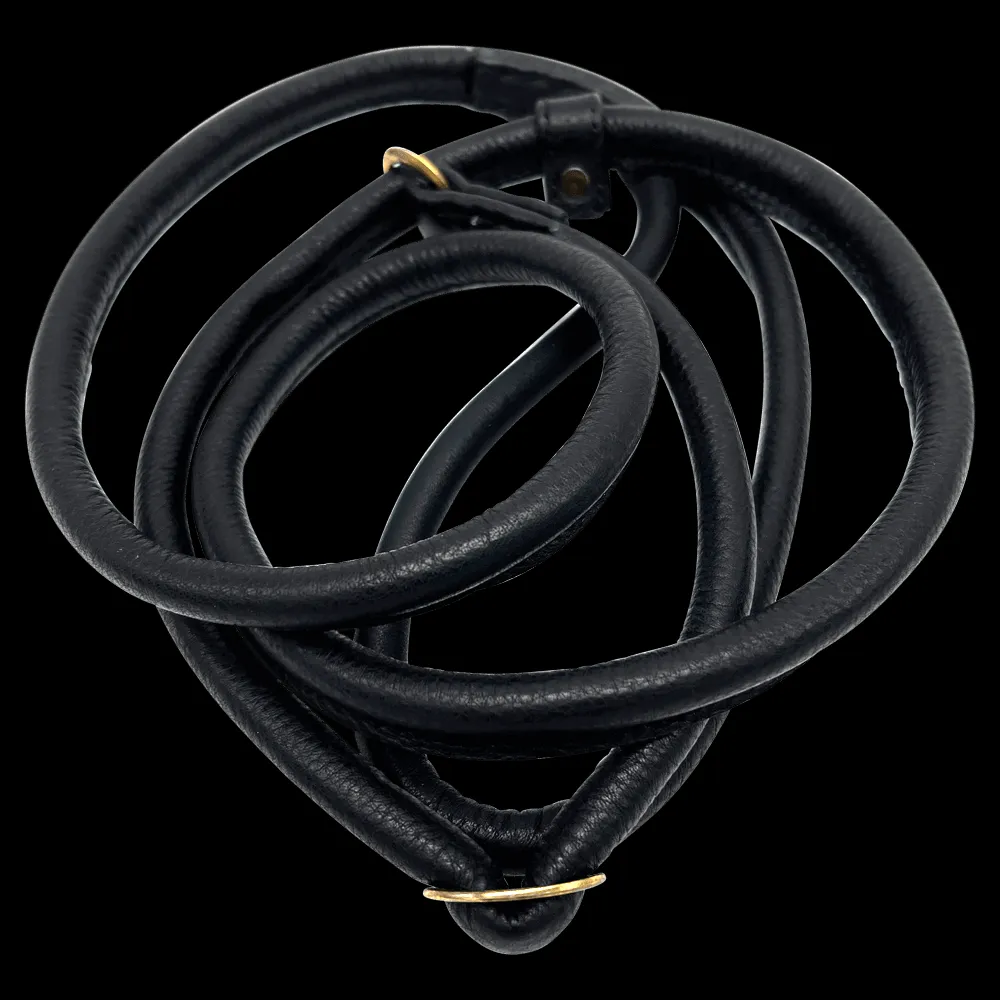 Elegante, dunkelbraune Moxonleine aus weichem Leder, die Komfort und Strapazierfähigkeit vereint.