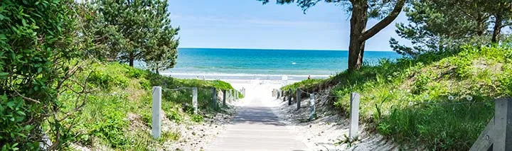 Endlose Sandstrände und das weite Meer an der deutschen Ostseeküste