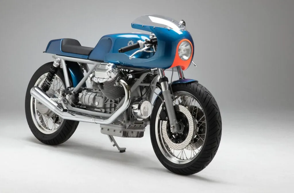 Endmontage und Details des Kaffeemaschine Cafe Racers