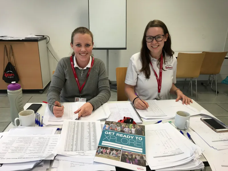 Englischunterricht im Camp