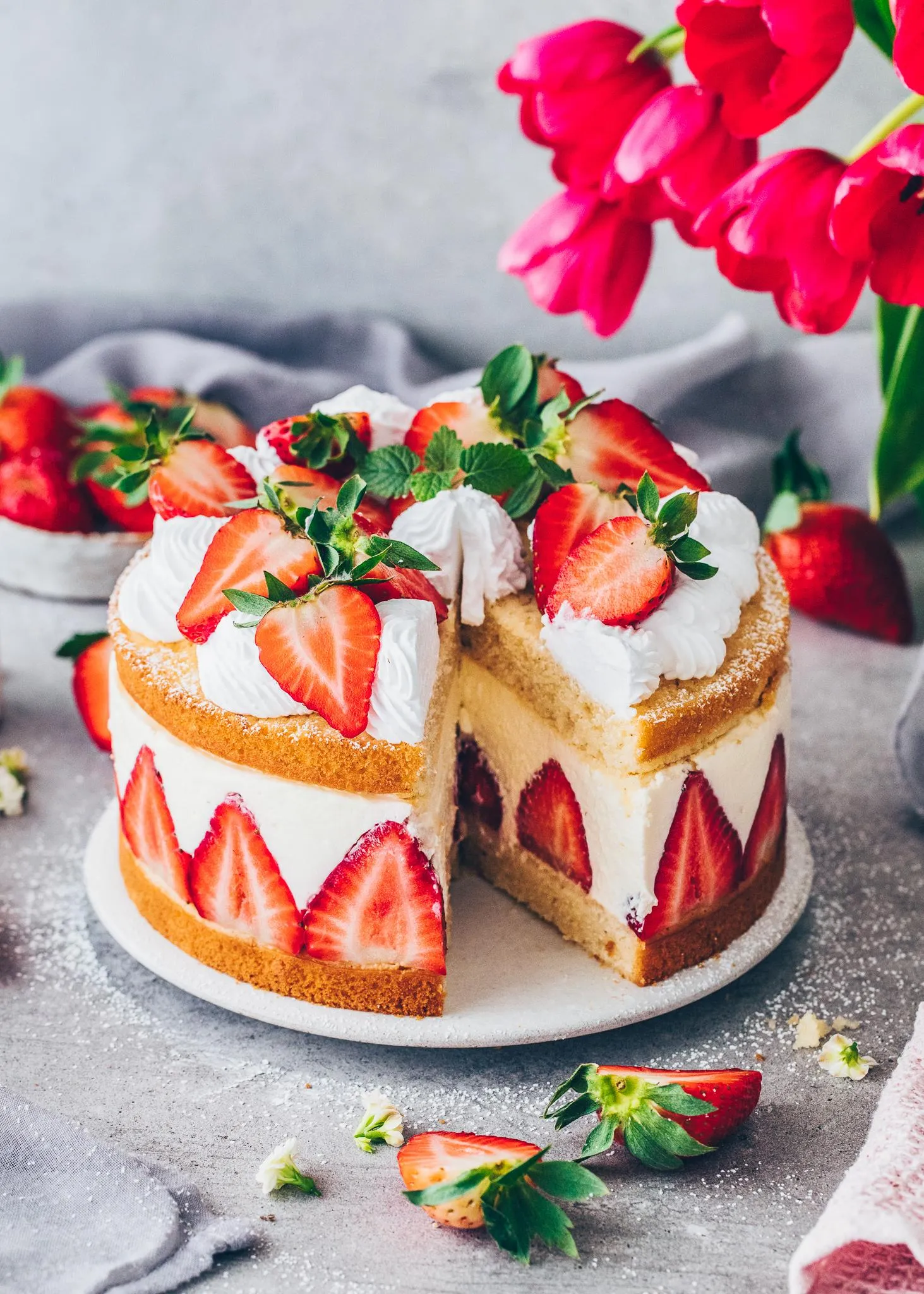 Erdbeer-Käsesahne-Torte (Food Fotografie)