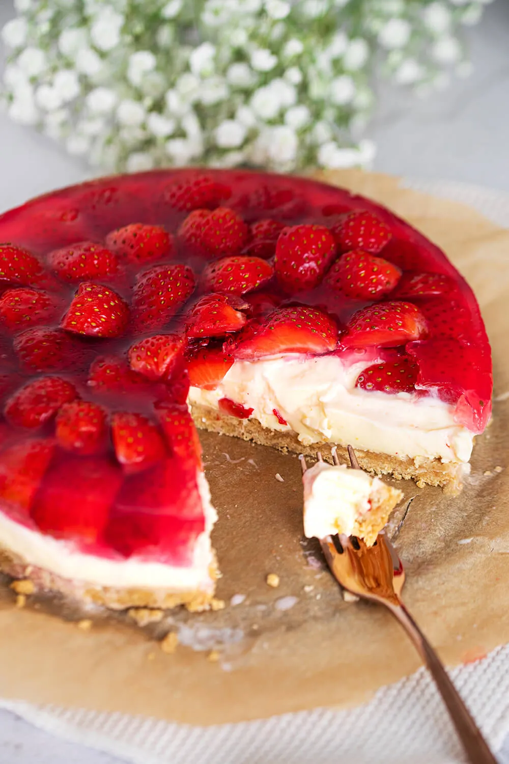 Erdbeerkuchen ohne Backen mit Keksboden