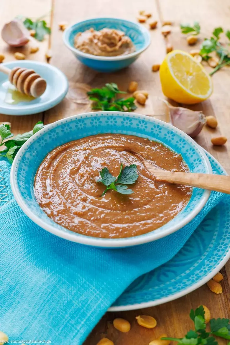 Erdnusssoße passt hervorragend zu vielen verschiedenen Gerichten