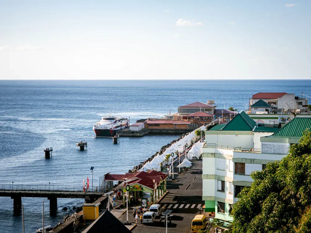 Express des Isles vor Dominica