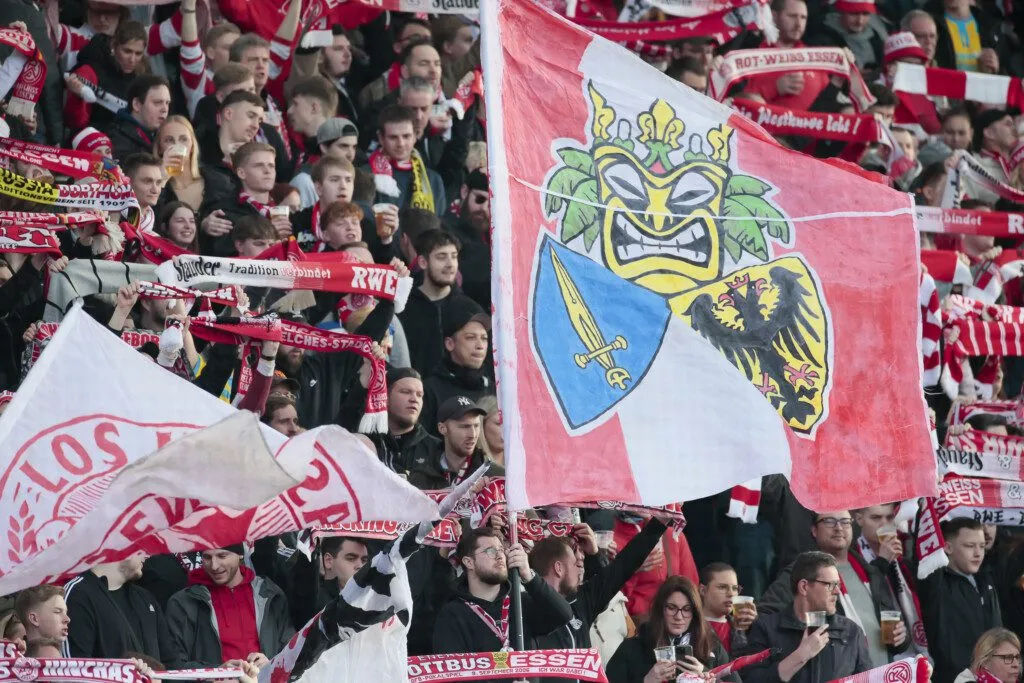Fans von Rot-Weiss Essen im Stadion