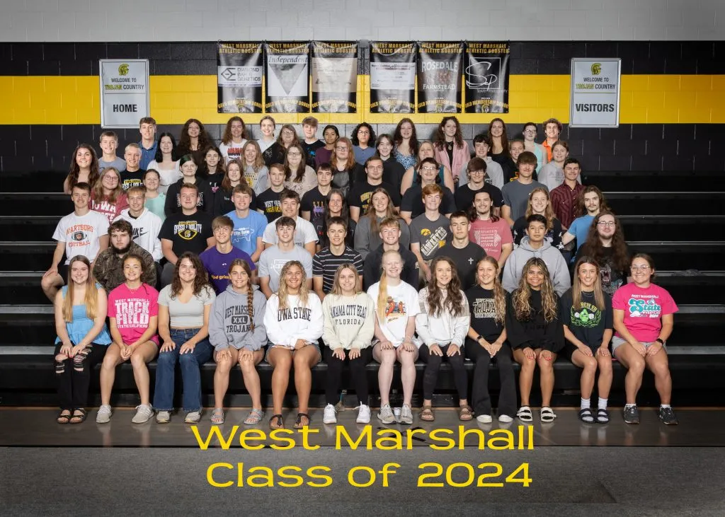 Feierliche Aufnahme der Abschlussklasse von 2024 in ihren traditionellen Roben