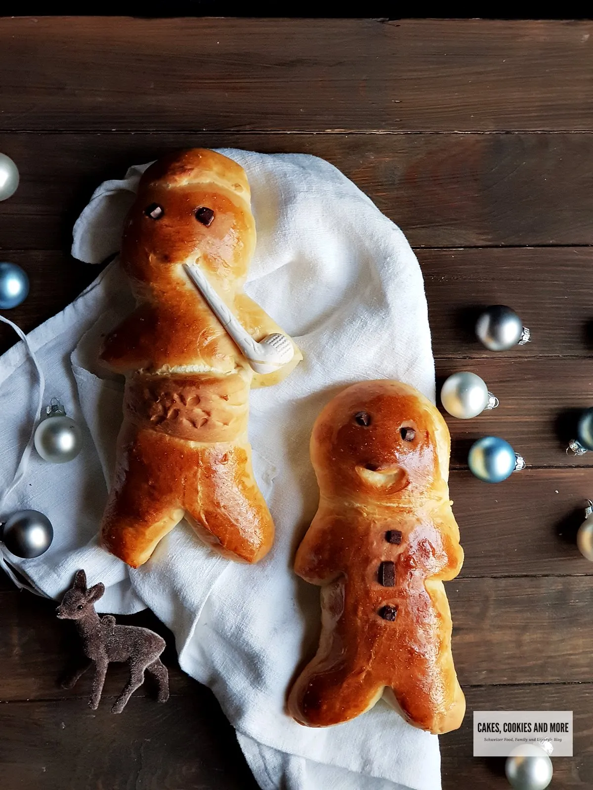 Fertig gebackener Grittibänz mit Mandelaugen