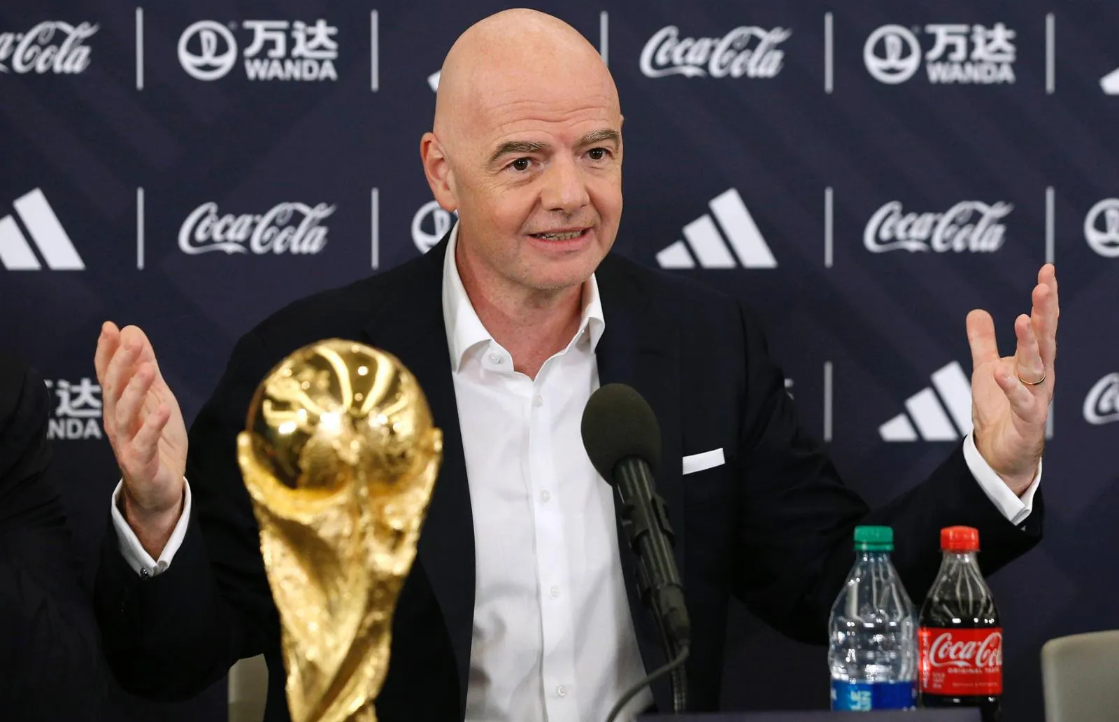 FIFA-Präsident Gianni Infantino, sichtlich begeistert von den Plänen für die Mammut-WM 2026.