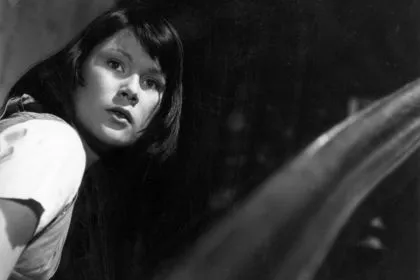 Filmstill zu „Die Abenteuer des Werner Holt“: Soldaten in einem Bunker, die Hoffnung aufgeben