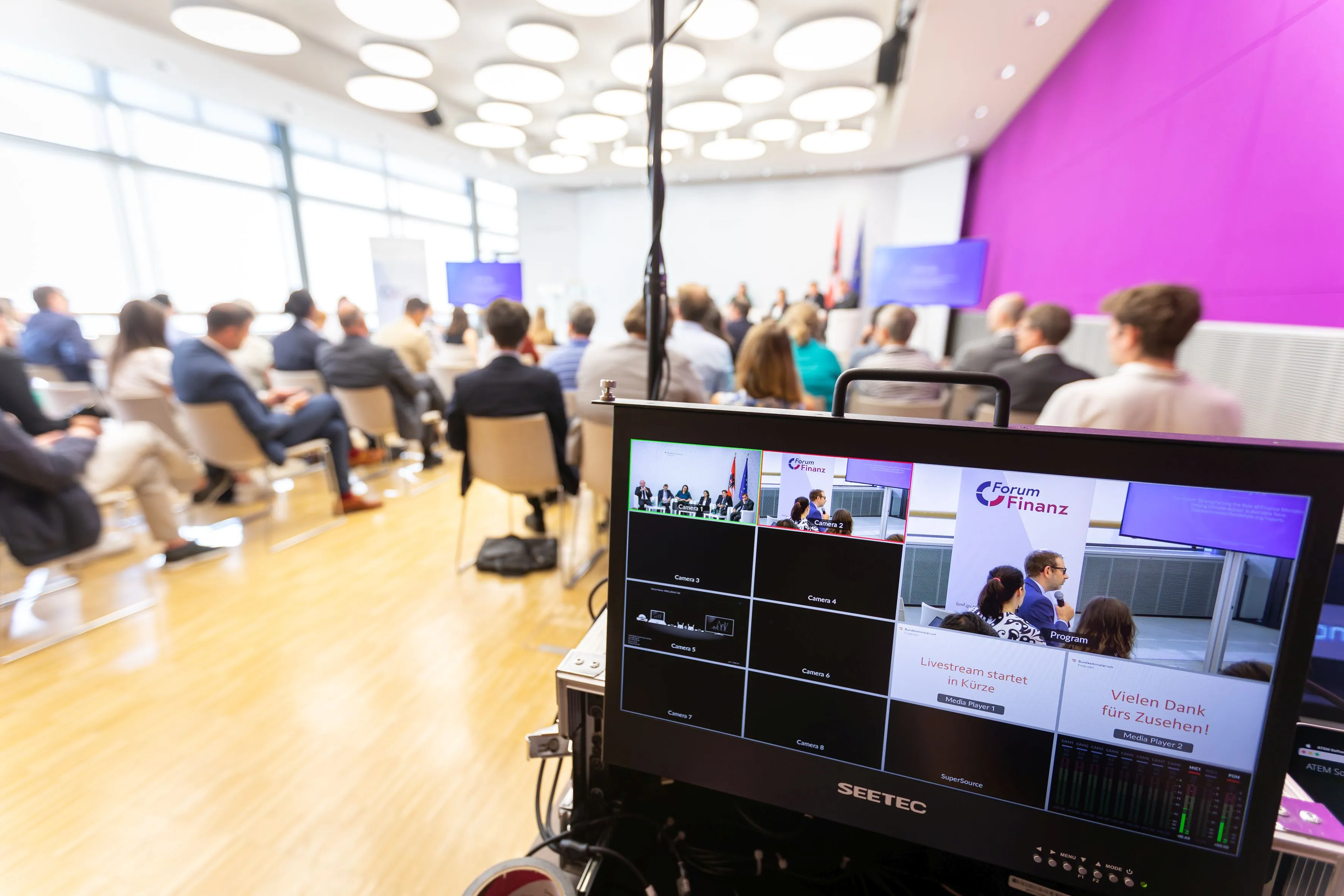 Finanzminister bei der Präsentation des Leitfadens zur Klimafinanzierung