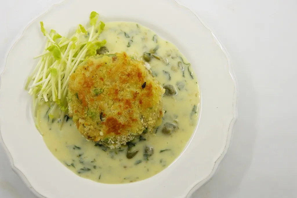 Fishcakes 2.0 mit Tartar-Velouté, eine moderne Interpretation des Fischkuchens