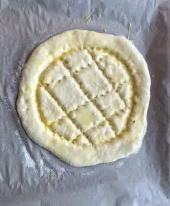 Fladen verzieren und backen