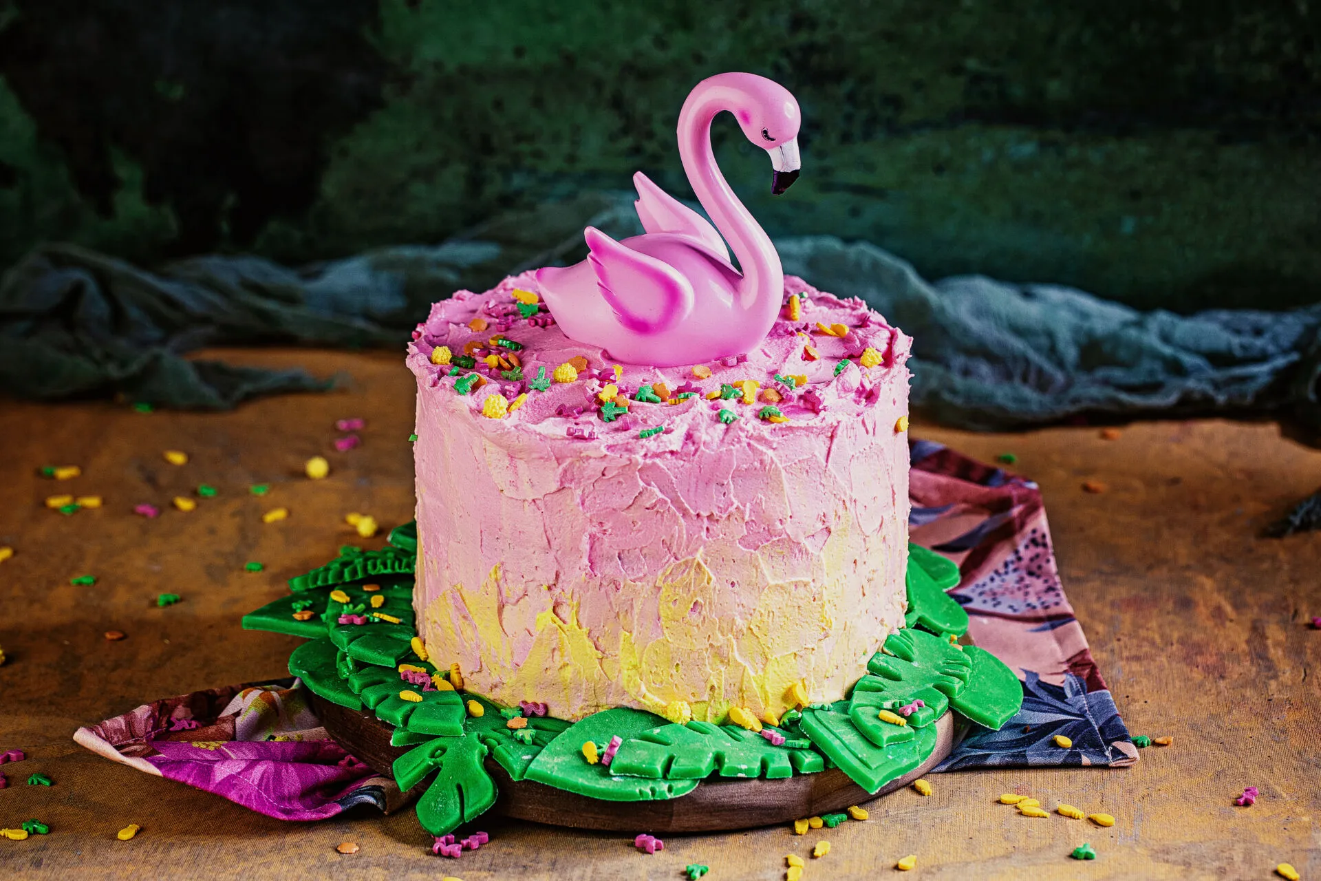 Flamingo-Figur als Tortendekoration