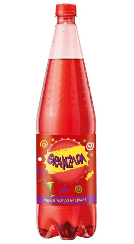 Flasche mit roter Oranzada, einer klassischen polnischen Limonade