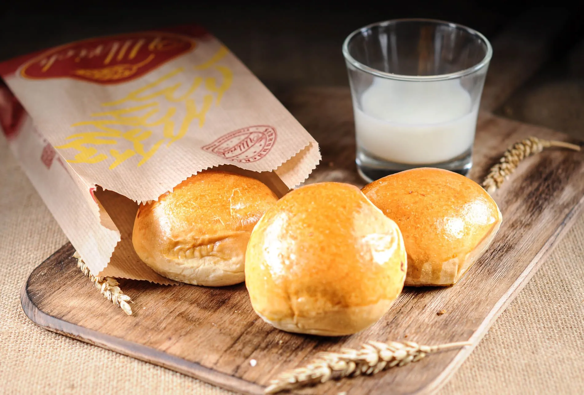 Flauschige Milchbrötchen, ideal für Frühstück oder Kaffeezeit