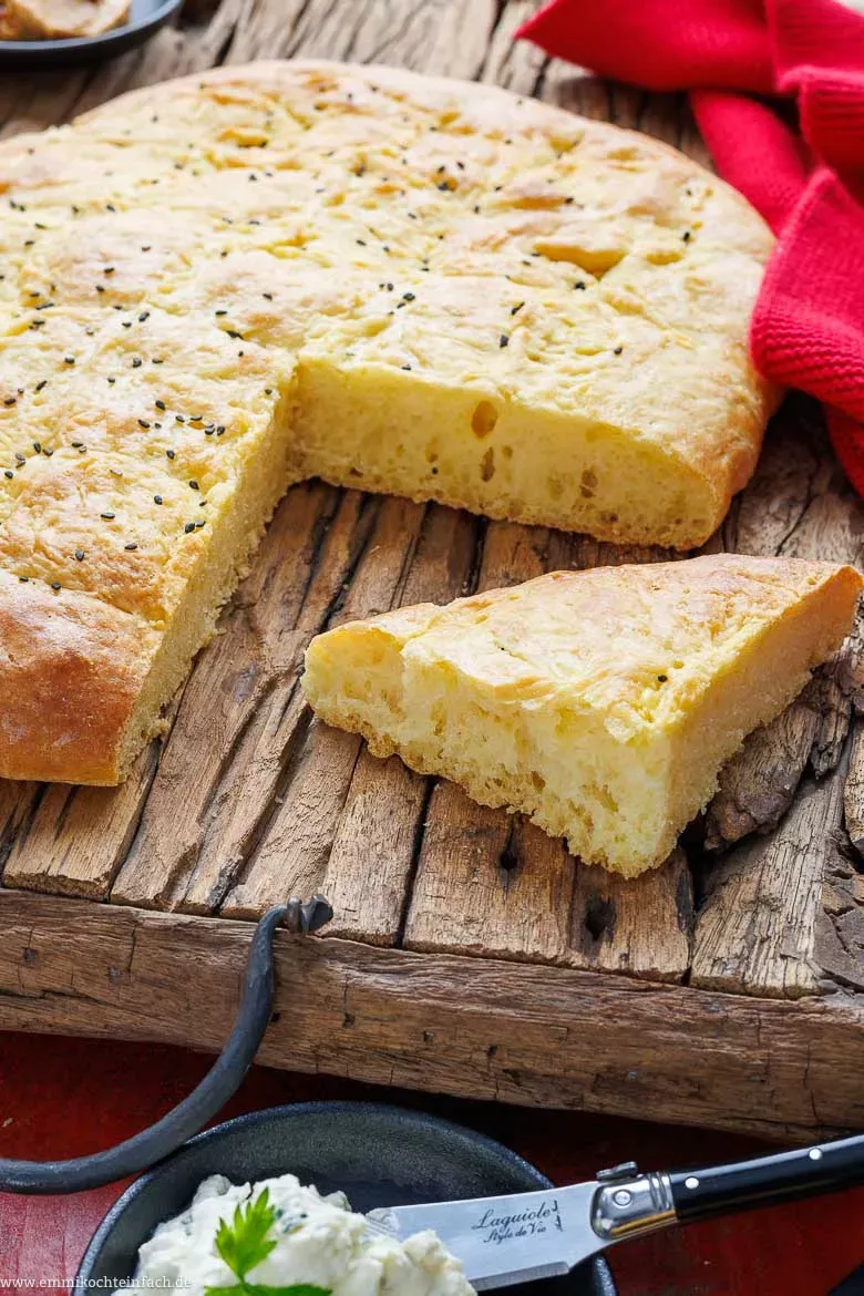 Fluffiges Fladenbrot aus dem Ofen