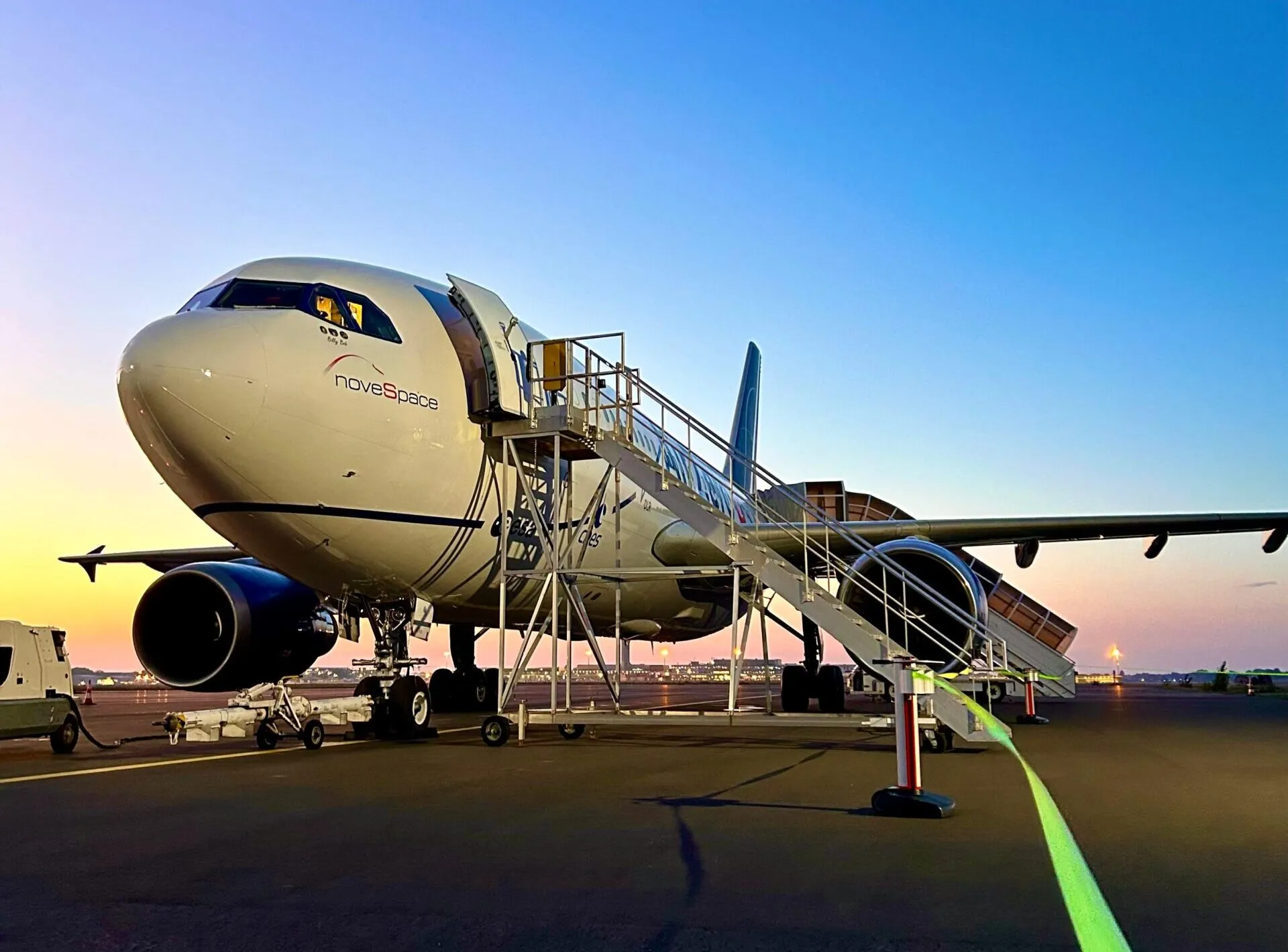 Forscher während einer Parabelflugkampagne des DLR, bei der Experimente unter Mikrogravitation durchgeführt werden