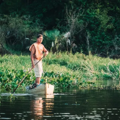 Fotograf bei der Bildbearbeitung mit Lightroom Classic