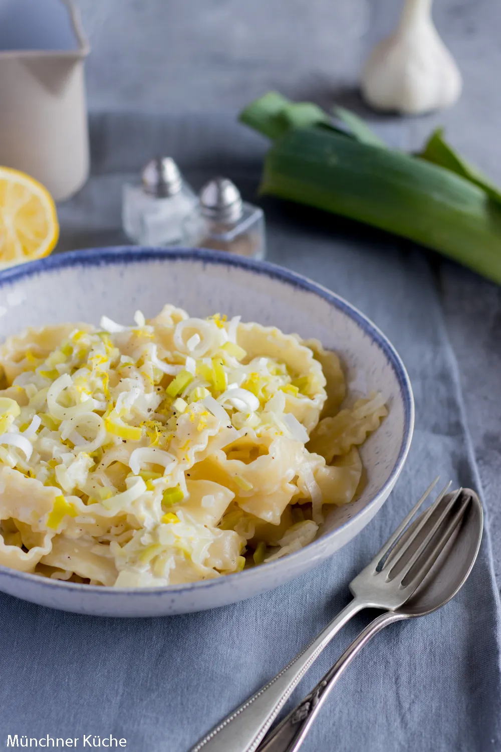 Frische Pasta mit Lauch-Zitronen-Sauce, schnell zubereitet