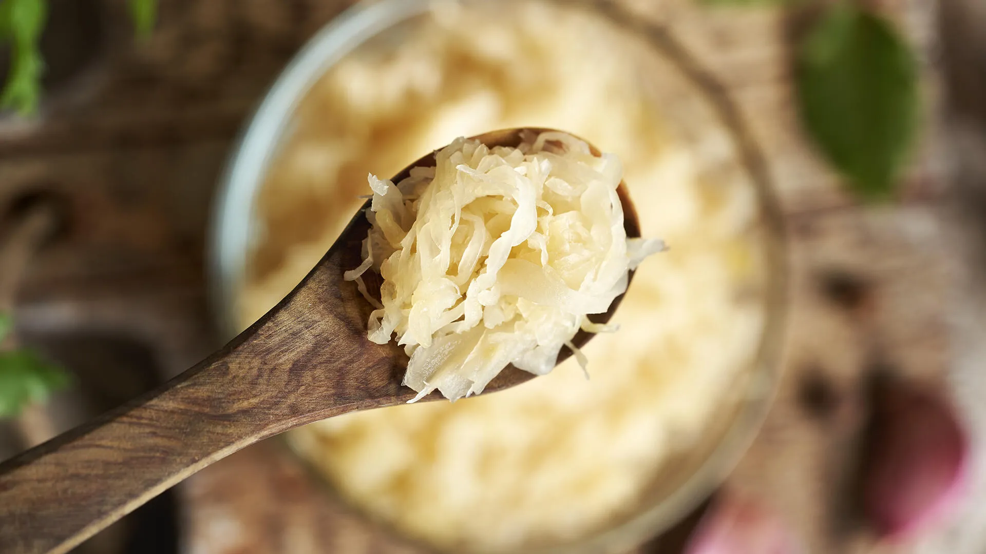 Frisches Sauerkraut zur Förderung einer gesunden Darmflora