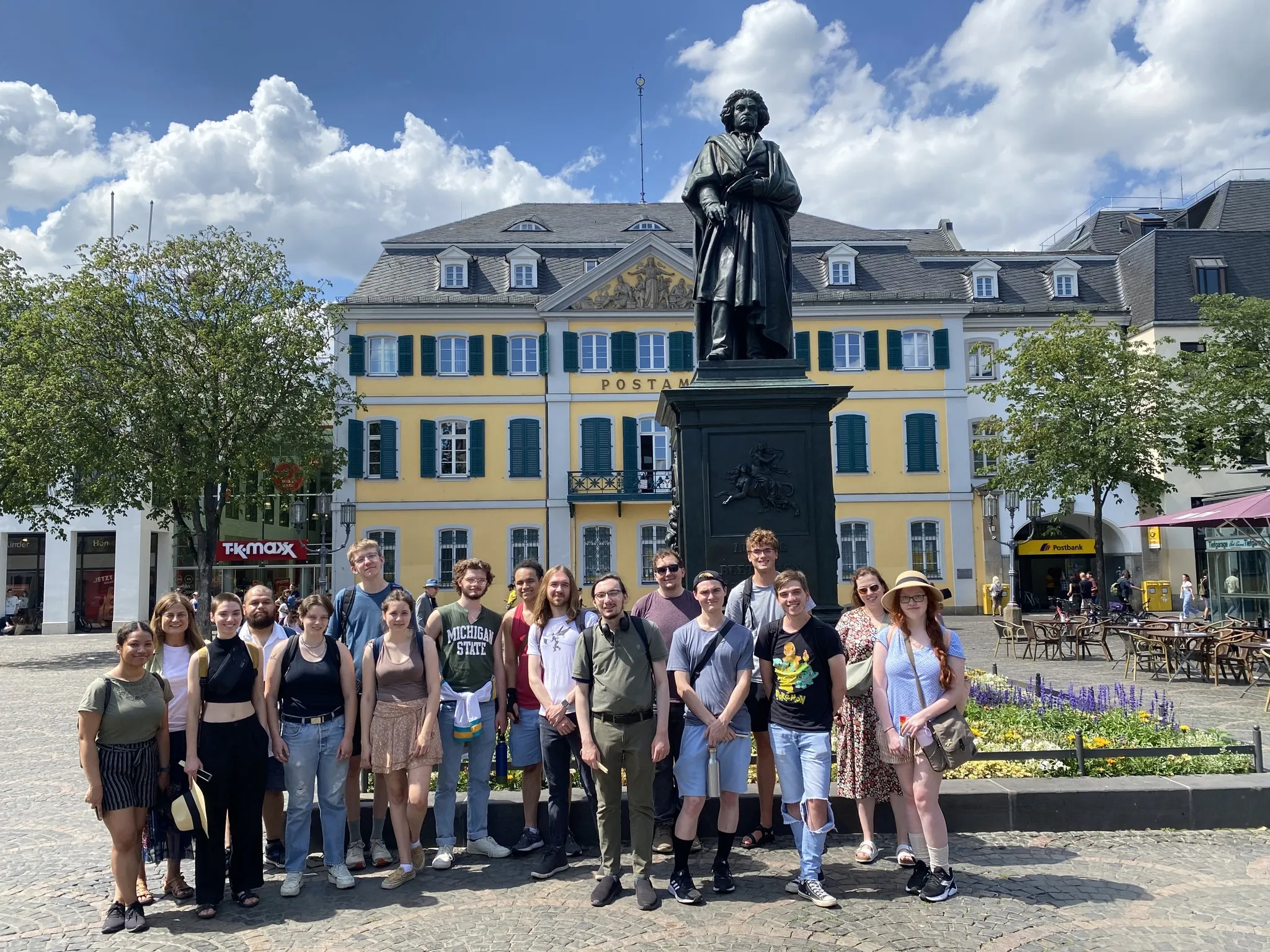Fröhliche Teilnehmer des AATG College Sommerprogramms