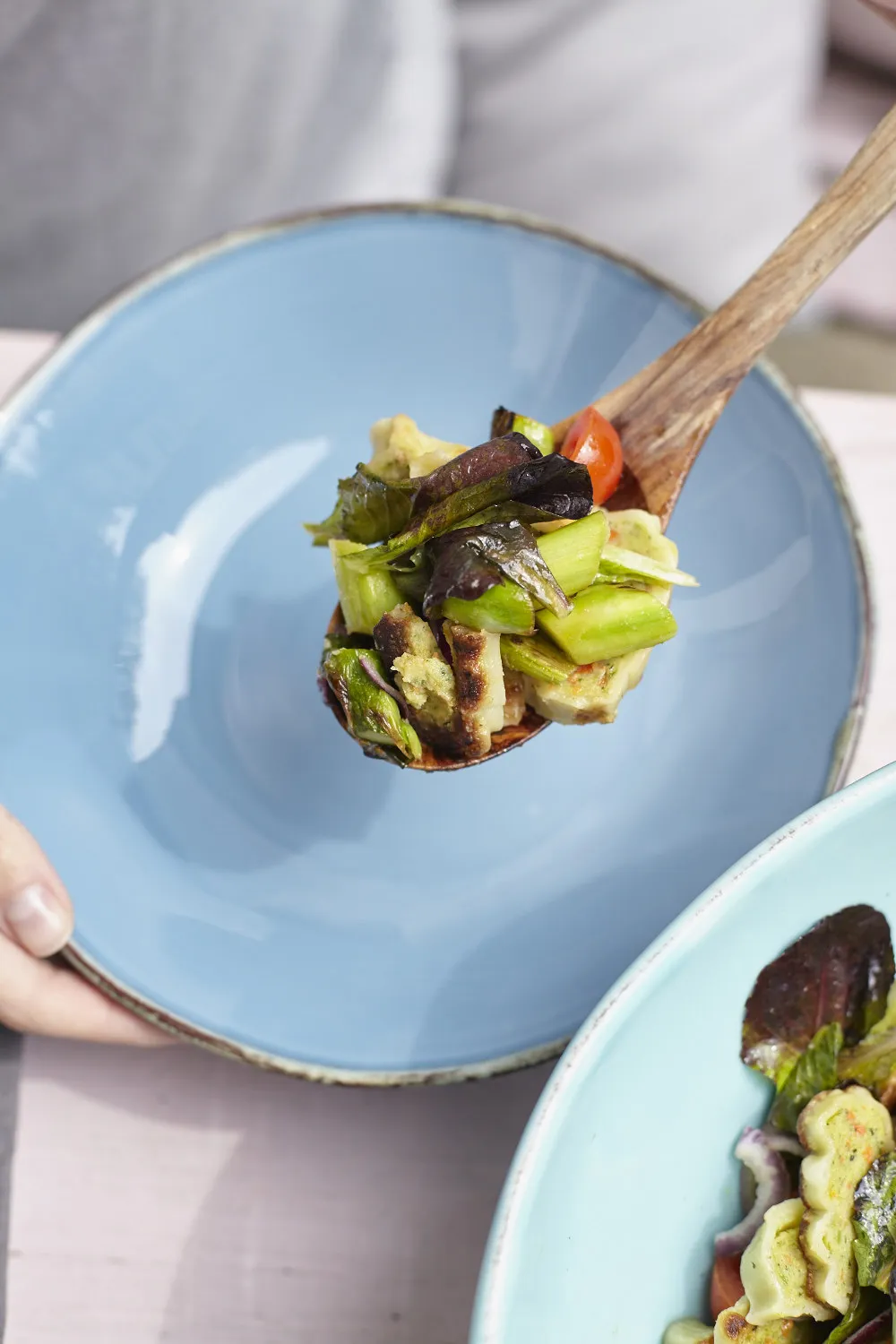 Frühlingshafter Maultaschensalat zum Grillen